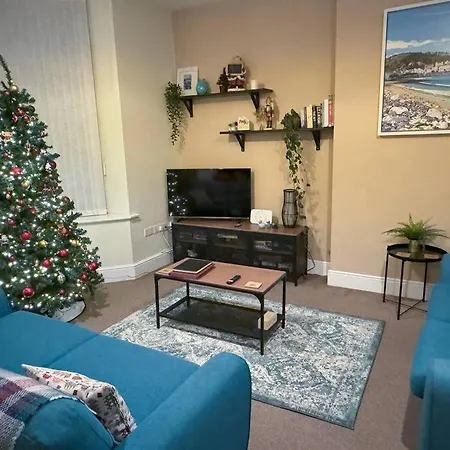 Private Parking, Central Llandudno, King Bed With Ensuite At Clement Lodge Exterior photo