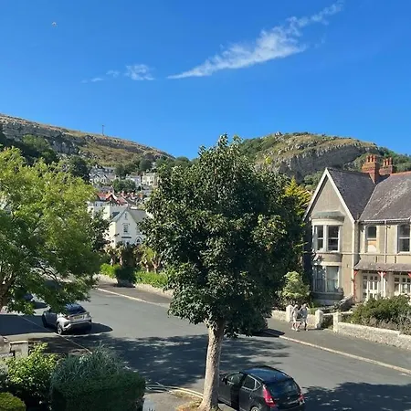 Private Parking, Central Llandudno, King Bed With Ensuite At Clement Lodge Exterior photo