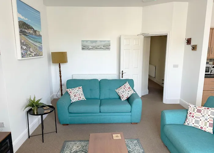 Private Parking, Central Llandudno, King Bed With Ensuite At Clement Lodge