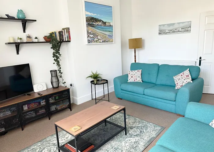 Private Parking, Central Llandudno, King Bed With Ensuite At Clement Lodge