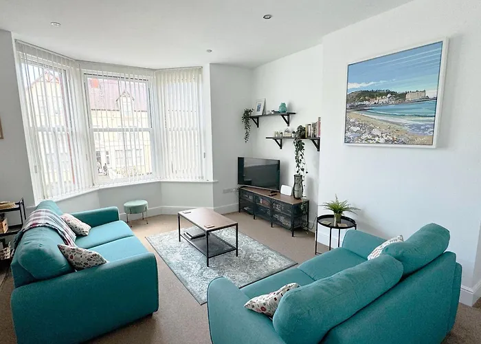 Private Parking, Central Llandudno, King Bed With Ensuite At Clement Lodge