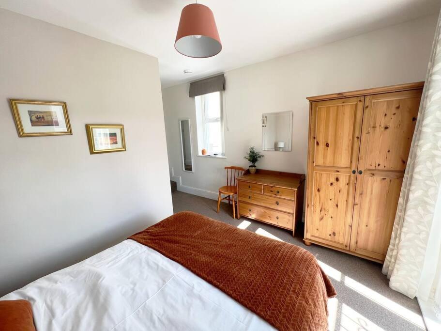 Private Parking, Llandudno, King Bed With Ensuite At Clement Appartement Llandudno